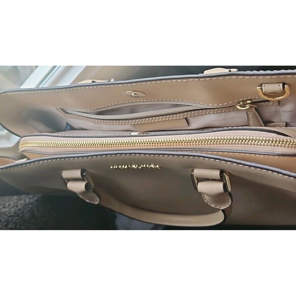 Michael KORS  Cream LARGE Satchel Handbag Used - Picture 16 of 16